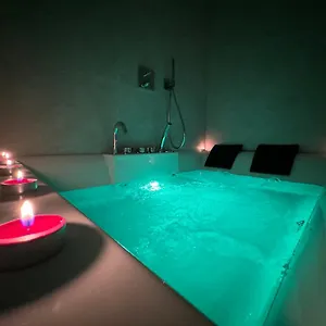 https://meg-glamour-suite.italymilanhotels.net
